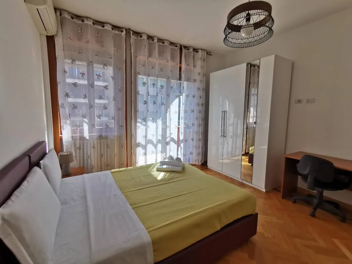 Pergolesi Apartments Milano 0*,