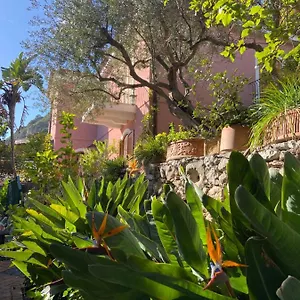 https://villa-britannia.taorminaitalyhotels.com